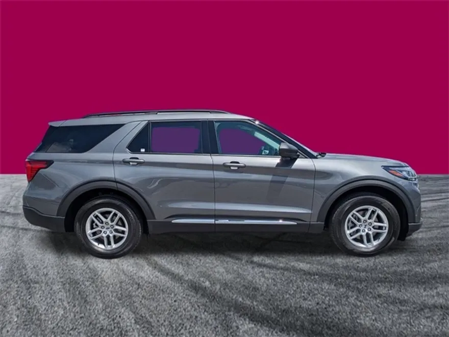 2025 Ford Explorer photo 1