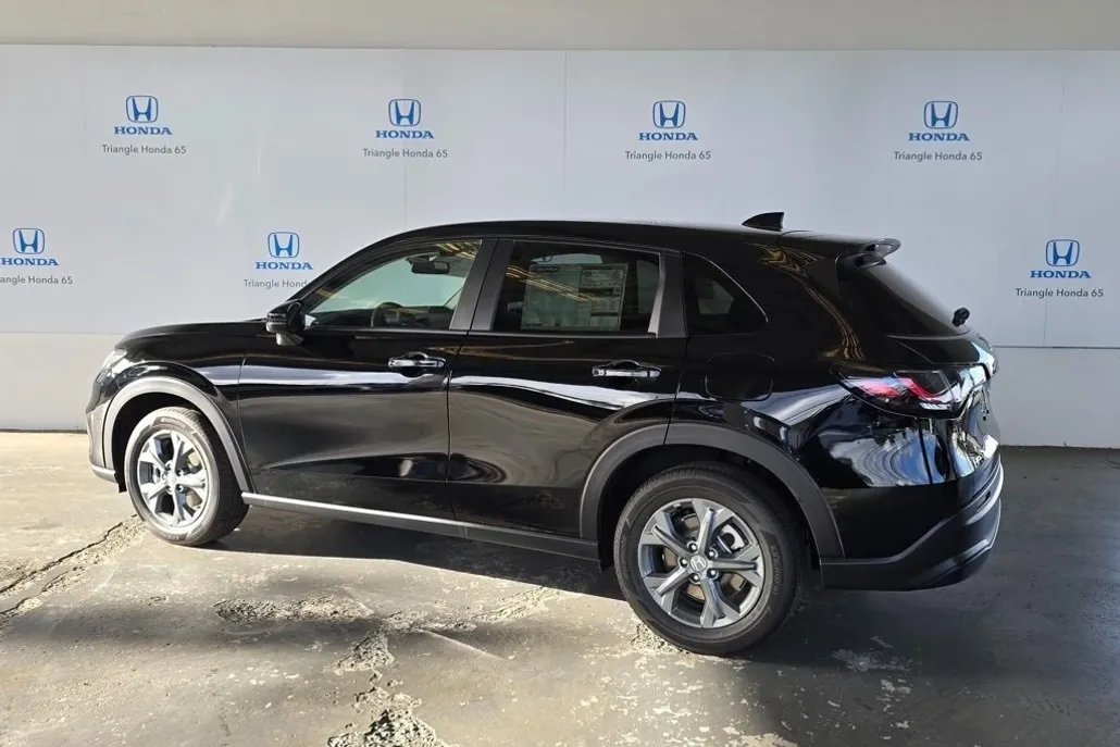 2026 Honda HR-V LX photo 1