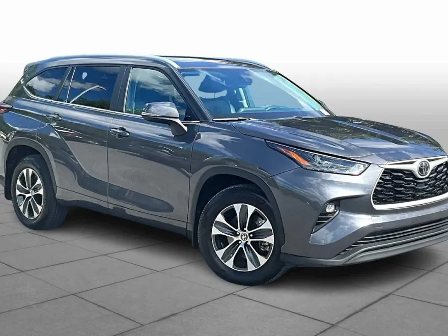 2024 Toyota Highlander XLE photo 1
