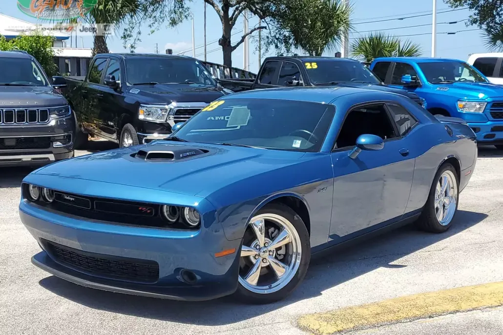 2023 Dodge Challenger R/T photo 1