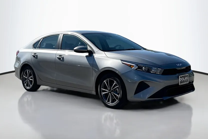 2023 Kia Forte LXS photo 1