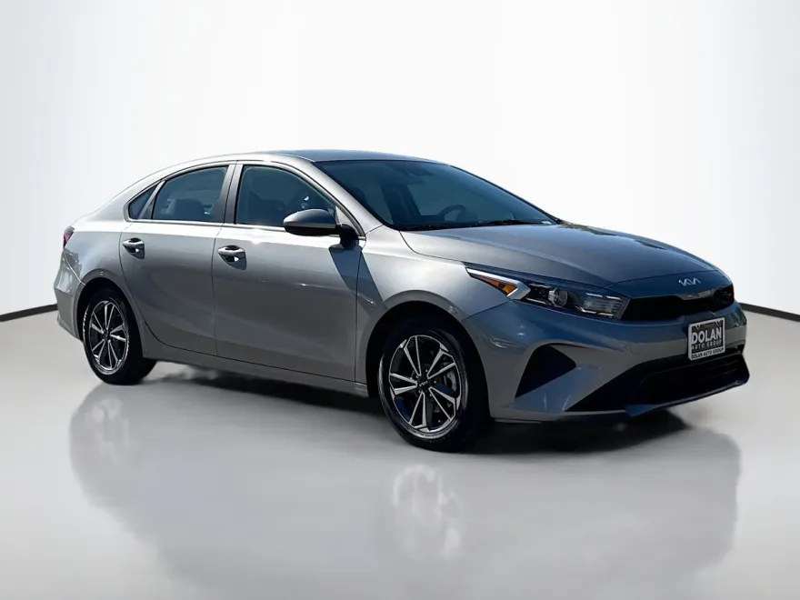 2023 Kia Forte LXS photo 1