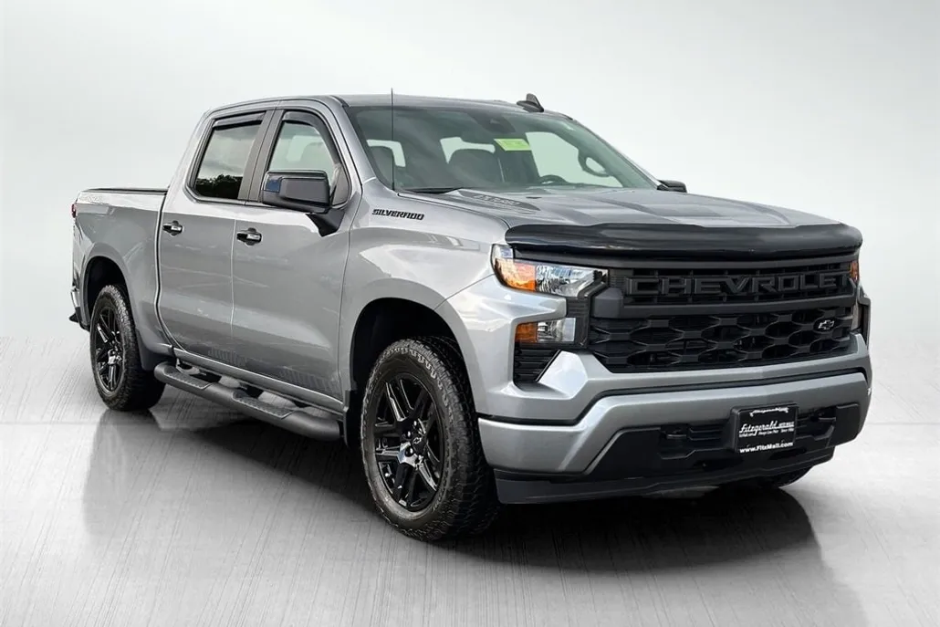 2024 Chevrolet Silverado 1500 Custom photo 1
