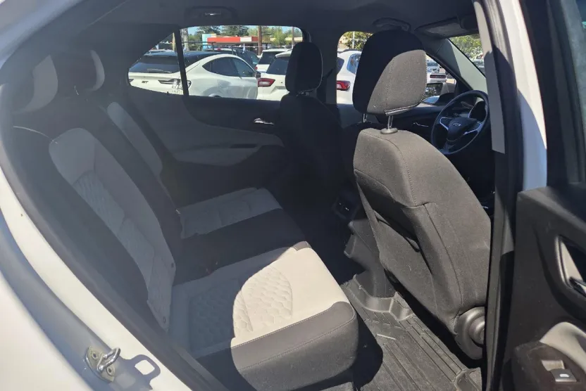 2020 Chevrolet Equinox LS photo 1
