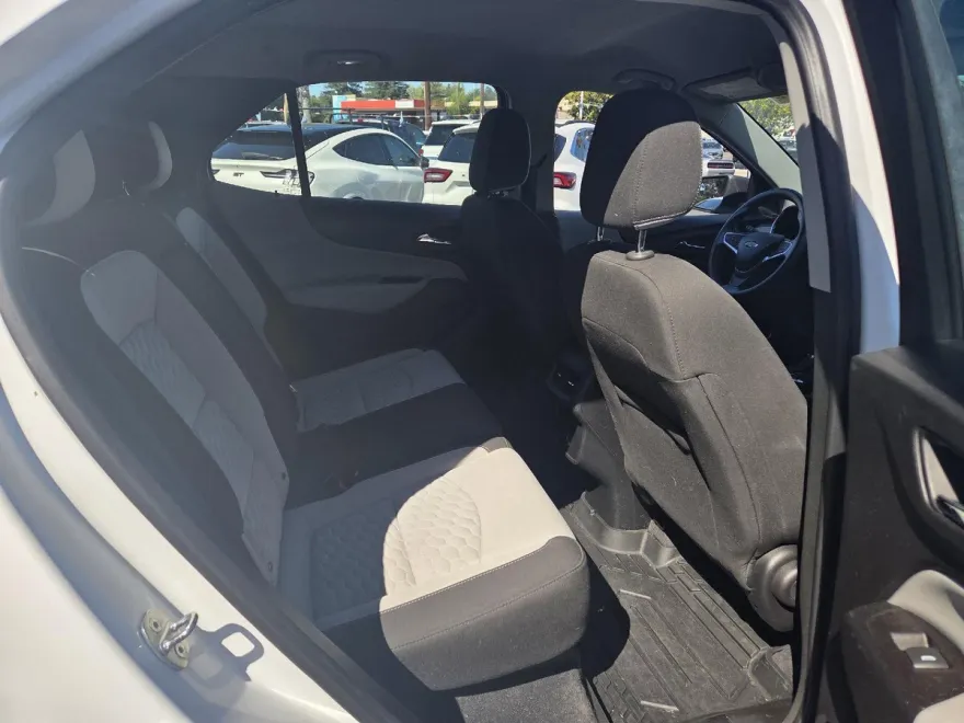 2020 Chevrolet Equinox LS photo 1