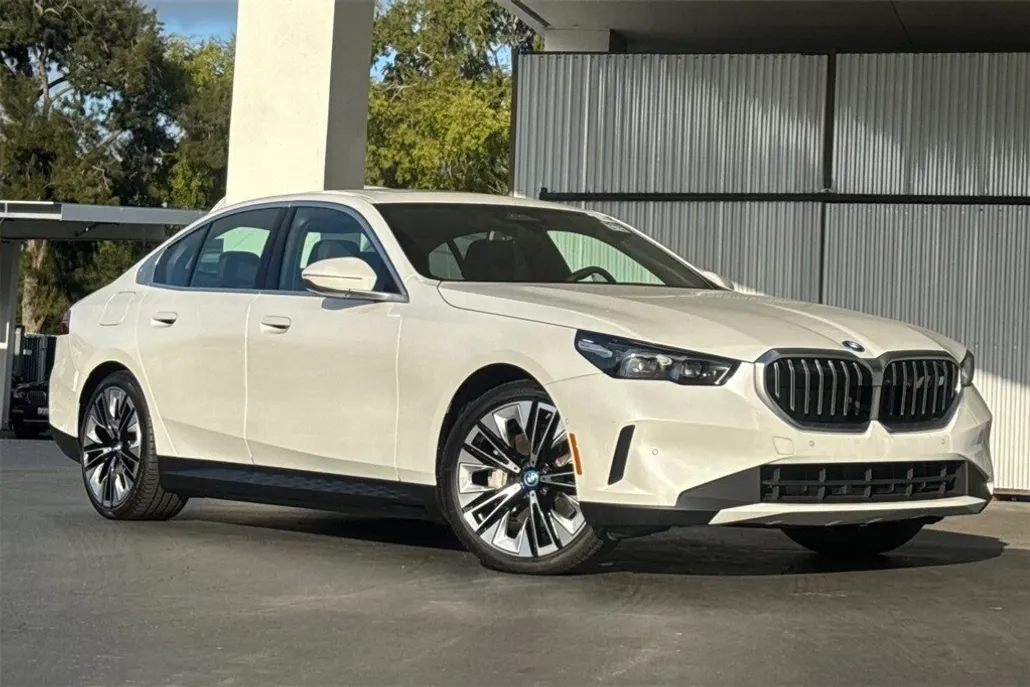 2025 Bmw i5 eDrive40 photo 1