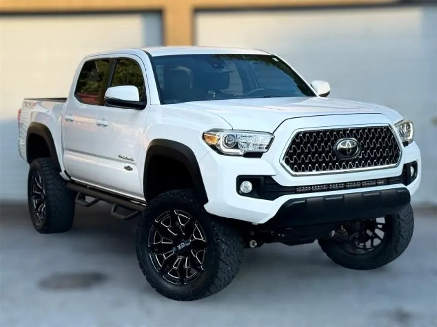 2019 Toyota Tacoma Double Cab TRD Off-Road photo 1