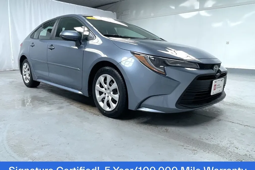 2024 Toyota Corolla LE photo 1