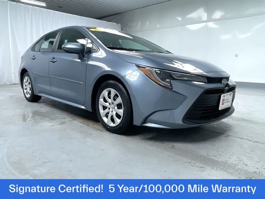 2024 Toyota Corolla LE photo 1