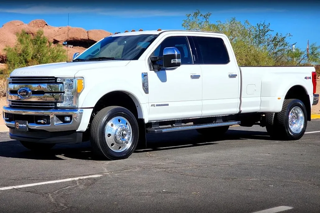 2017 Ford F-450 Lariat photo 1