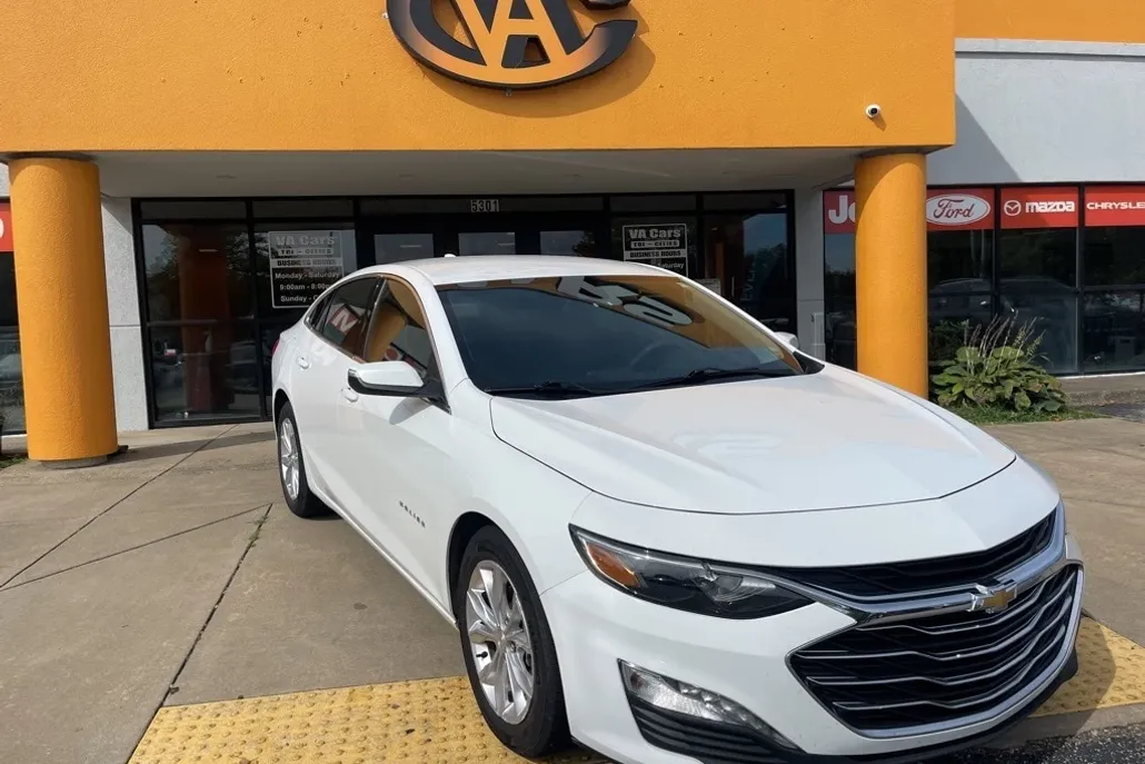 2024 Chevrolet Malibu 1LT photo 1