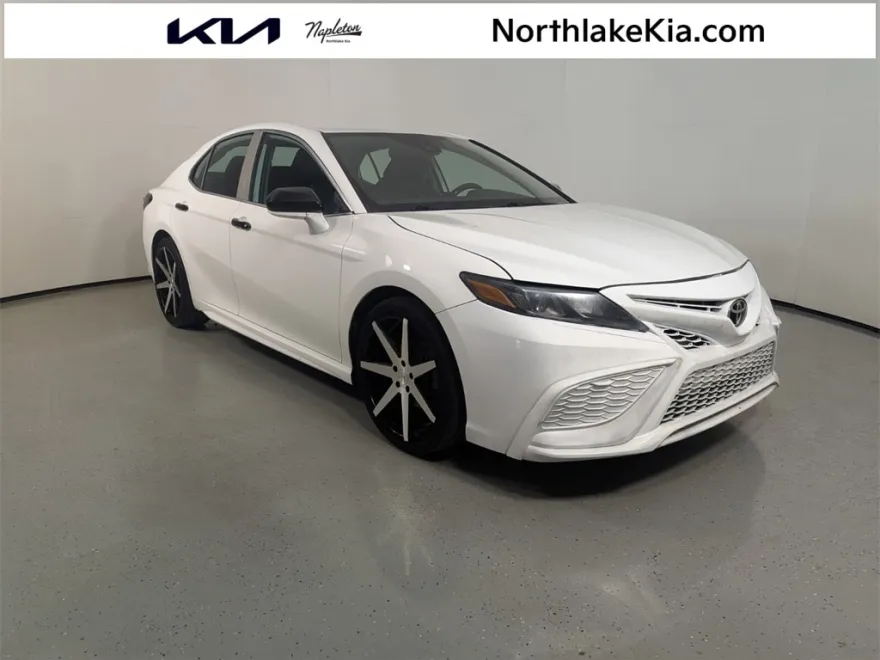 2021 Toyota Camry SE photo 1