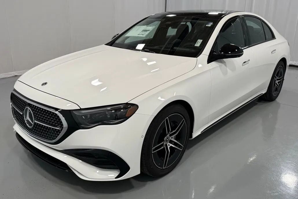 2026 Mercedes Benz E 4MATIC Sedan photo 1