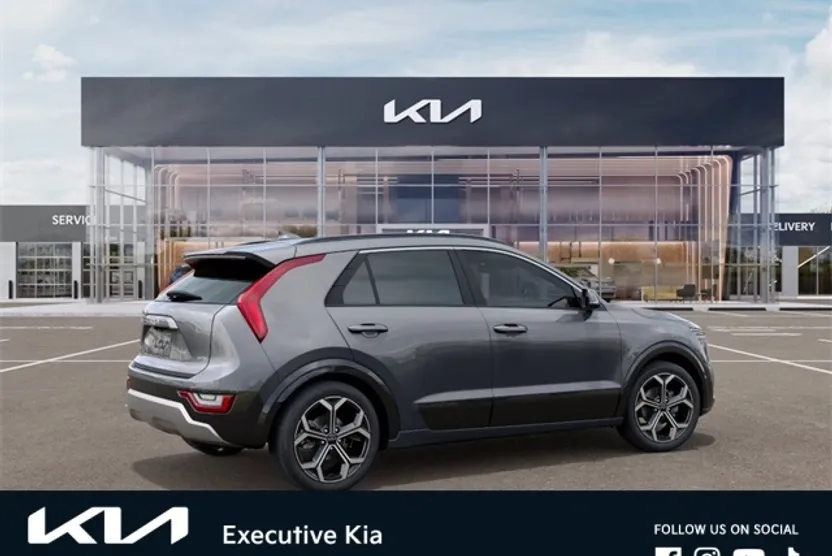 2025 Kia Niro Plug-In Hybrid SX Touring photo 1