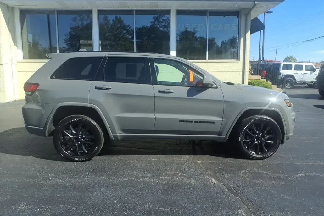 2021 Jeep Grand Cherokee Laredo X photo 1