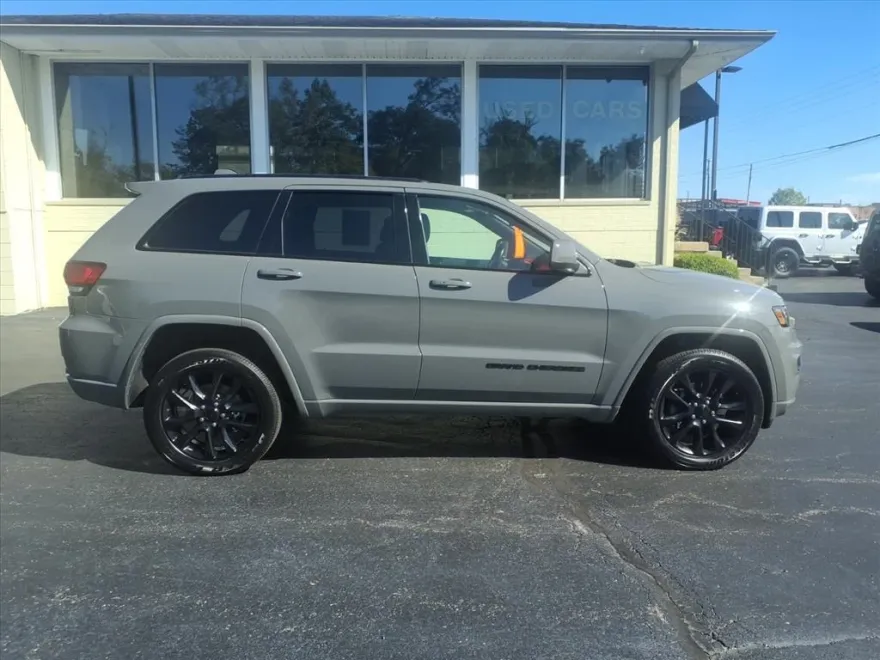 2021 Jeep Grand Cherokee Laredo X photo 1