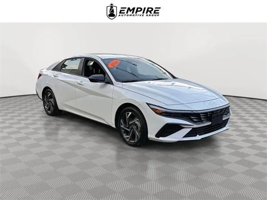 2025 Hyundai Elantra SEL Sport photo 1
