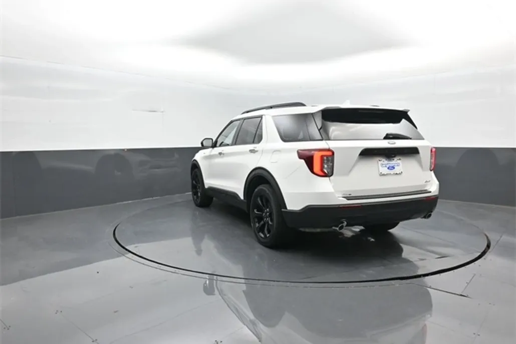 2022 Ford Explorer ST-Line photo 1