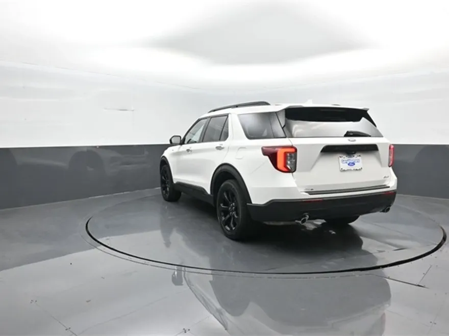 2022 Ford Explorer ST-Line photo 1