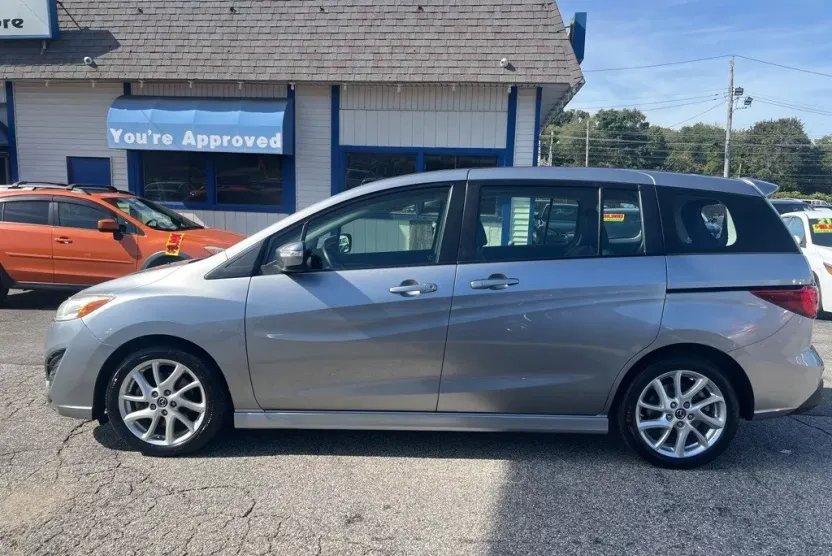 2013 Mazda Mazda5 Grand Touring photo 1
