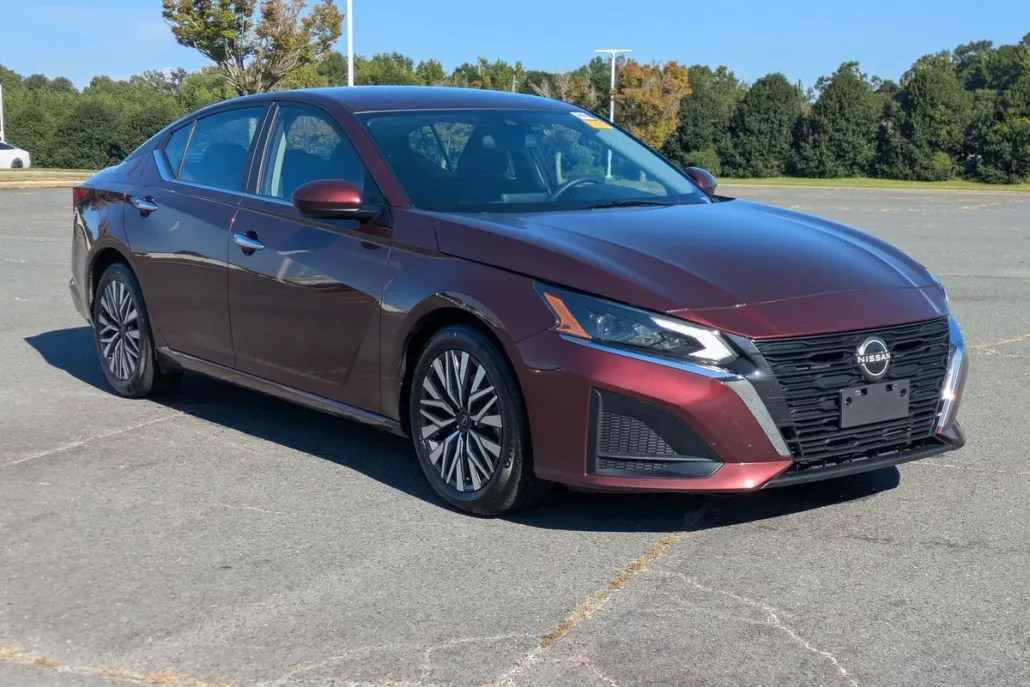 2023 Nissan Altima 2.5 SV photo 1
