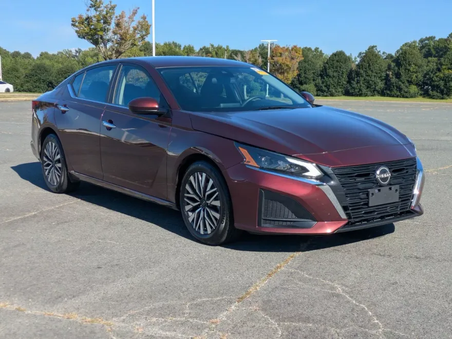 2023 Nissan Altima 2.5 SV photo 1