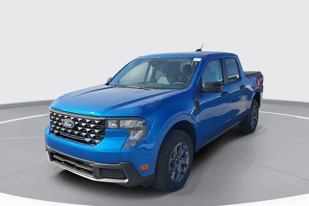 2025 Ford Maverick XLT photo 1