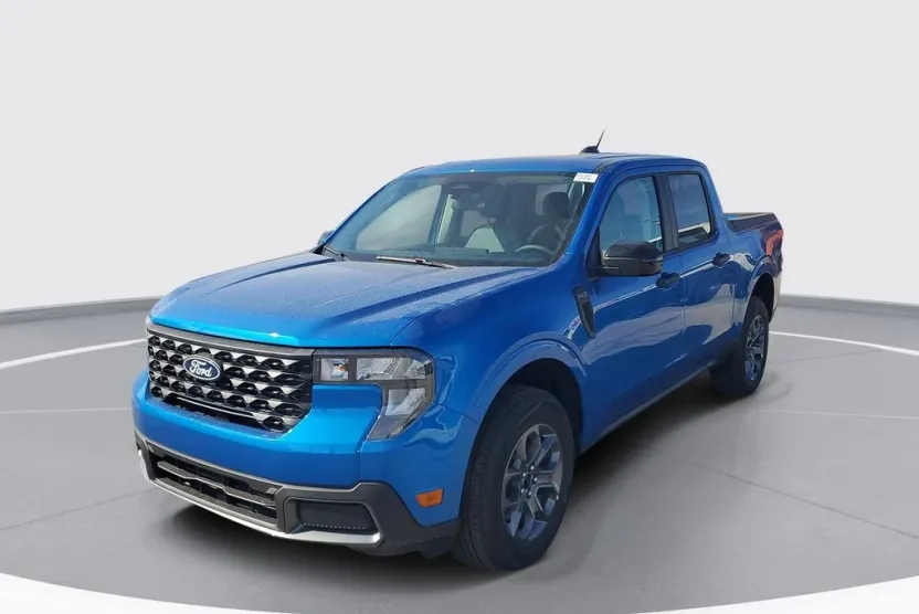 2025 Ford Maverick XLT photo 1
