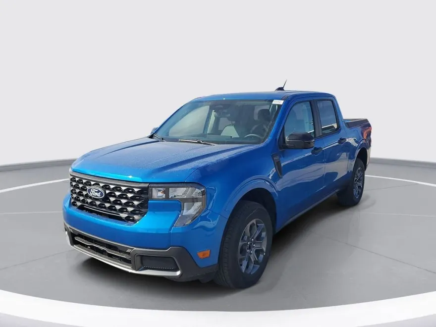 2025 Ford Maverick XLT photo 1
