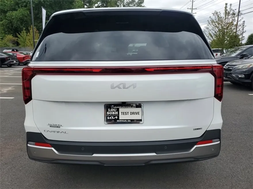 2026 Kia Carnival SX photo 1
