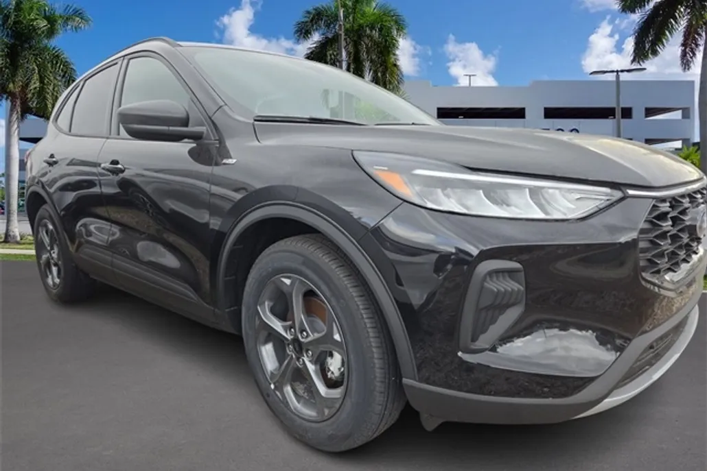 2025 Ford Escape ST-Line photo 1