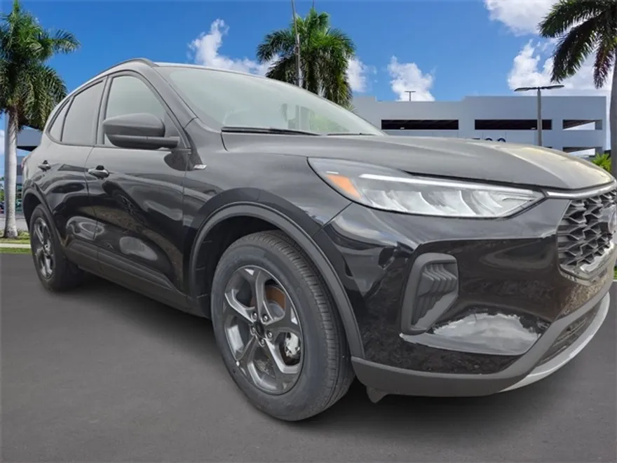 2025 Ford Escape ST-Line photo 1