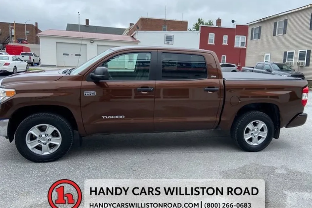 2017 Toyota Tundra SR5 photo 1