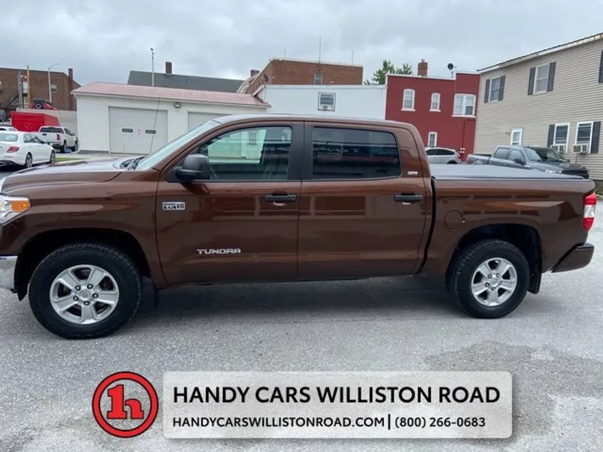 2017 Toyota Tundra SR5 photo 1