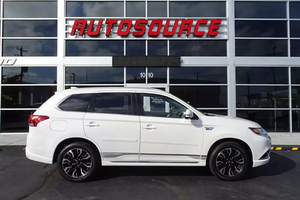 2018 Mitsubishi Outlander PHEV SEL S-AWC photo 1