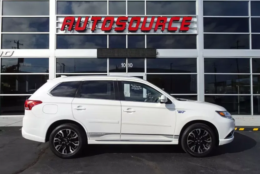 2018 Mitsubishi Outlander PHEV SEL S-AWC photo 1