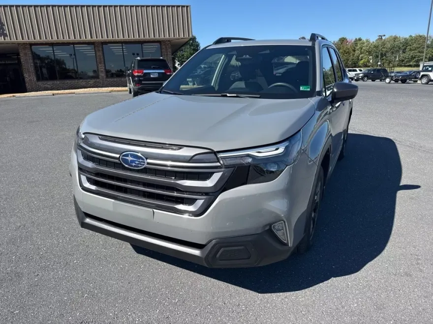 2025 Subaru Forester Premium photo 1