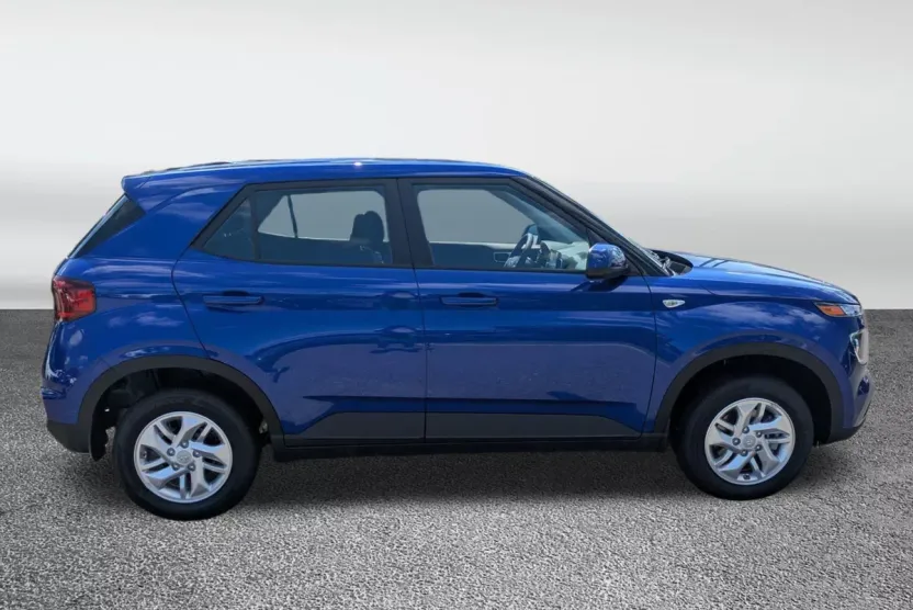2025 Hyundai Venue SE photo 1