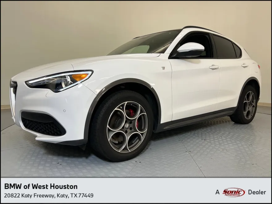 2022 Alfa Romeo Stelvio Ti photo 1