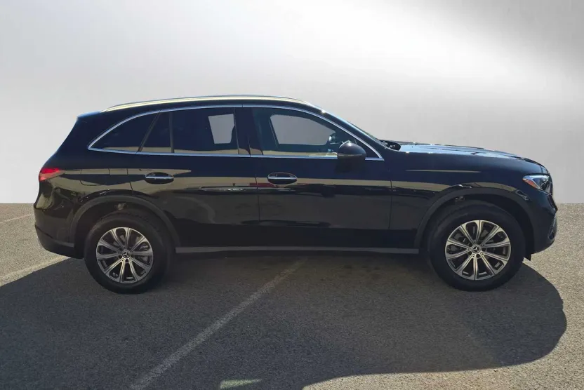2025 Mercedes Benz GLC 300 photo 1