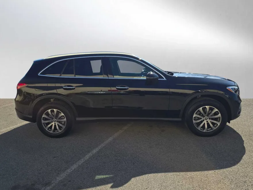 2025 Mercedes Benz GLC 300 photo 1