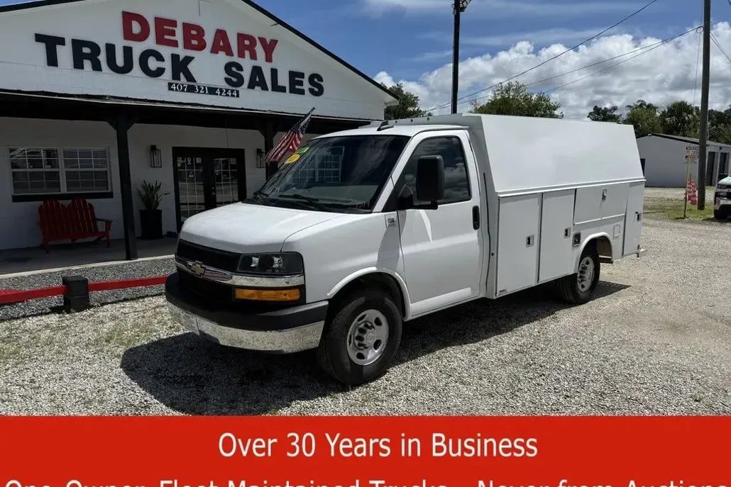 2021 Chevrolet Express 3500 Cutaway photo 1