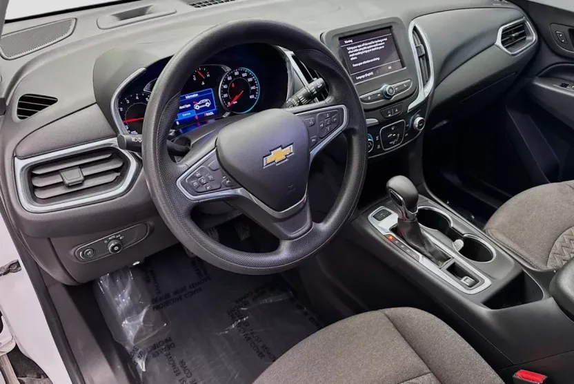 2022 Chevrolet Equinox LT photo 1