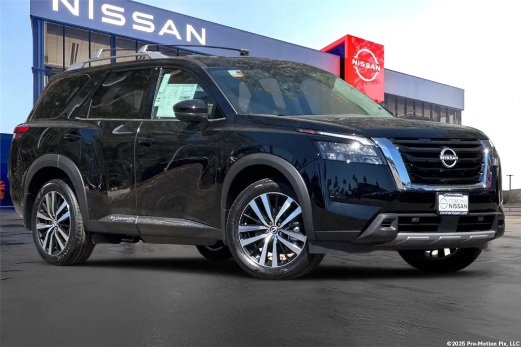2025 Nissan Pathfinder Platinum photo 1