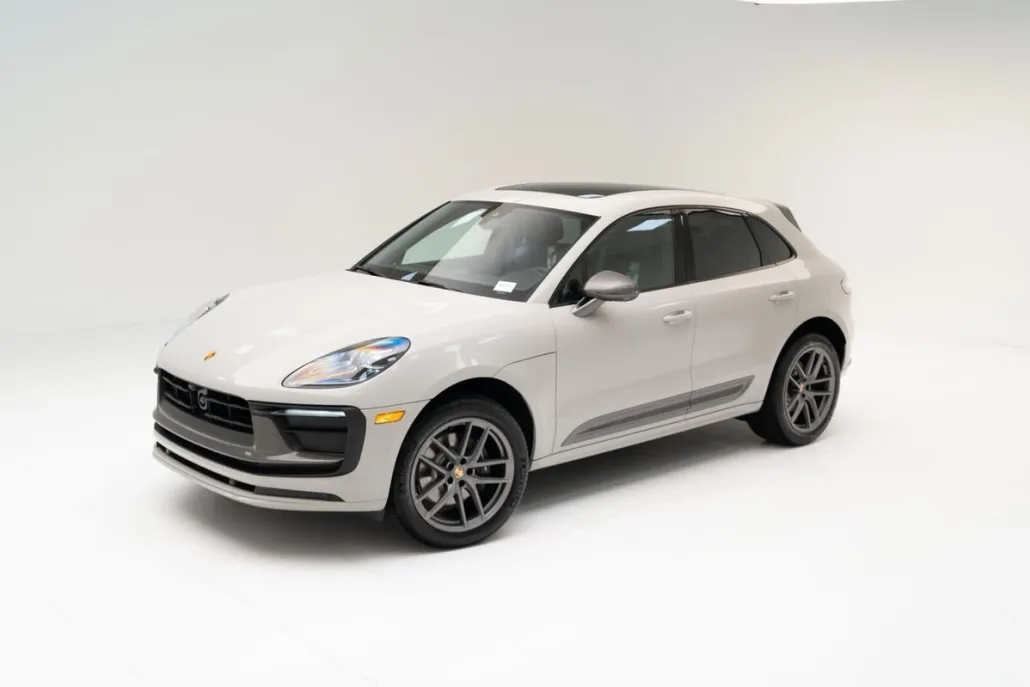 2025 Porsche Macan T photo 1