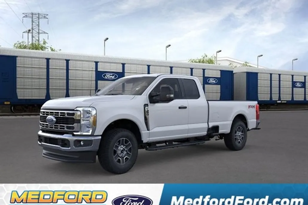 2025 Ford F-350 XLT photo 1