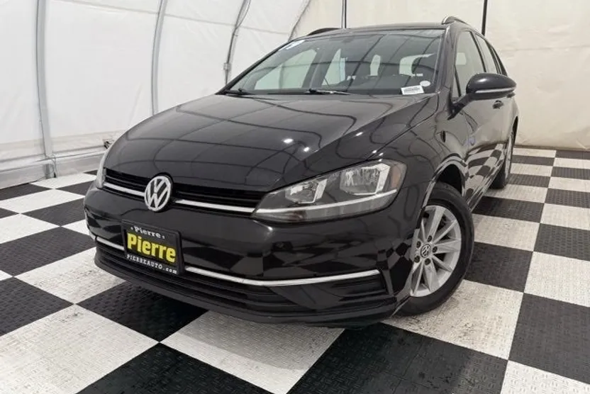 2019 Volkswagen Golf SportWagen S photo 1