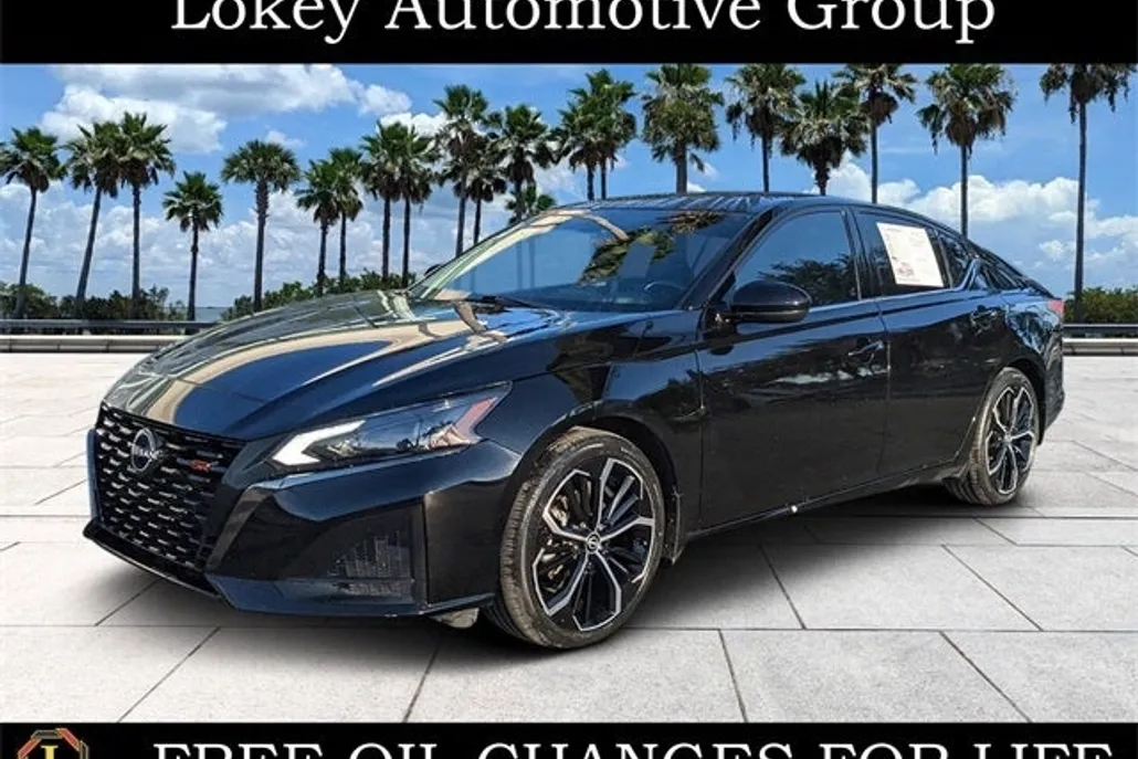 2023 Nissan Altima 2.5 SR photo 1