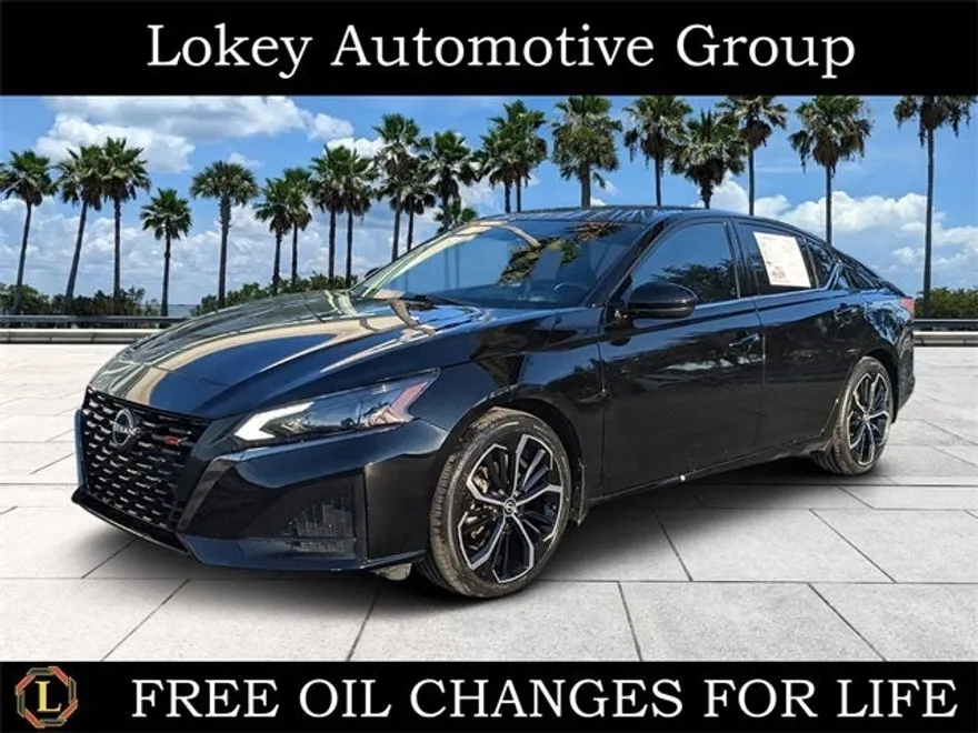 2023 Nissan Altima 2.5 SR photo 1