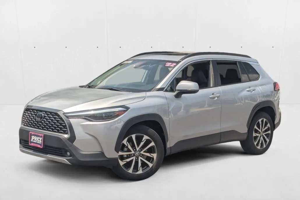 2022 Toyota Corolla Cross XLE photo 1